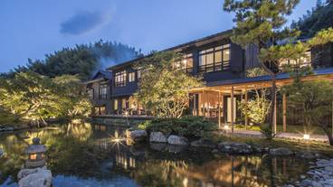 廻遊式庭園から見た外観 / 3