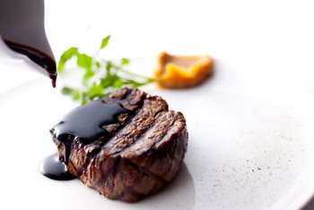 「TWO ROOMS GRILL｜BAR」料理 1122734 厳選された食材で作る逸品
お料理のメインであるグリル料理は、産地を厳選し旬の食材を使用しております。素材本来の味とともに四季もご堪能いただけます。旨味が溢れ出す上質な味わいをお愉しみください。