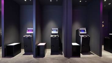 チェックイン / チェックアウト キオスク / 1