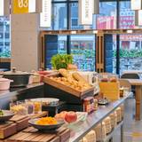 ホテルエントランス / 1