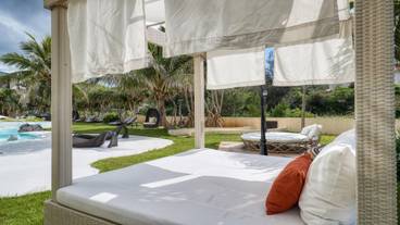 プールサイドガーデン / 4