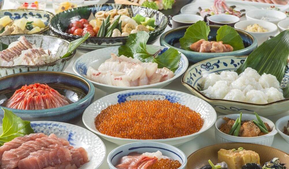 きらめく運河を見ながら
新鮮魚介のビュッフェを / 2