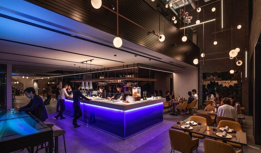 ホテル内のデリカテッセン / 2