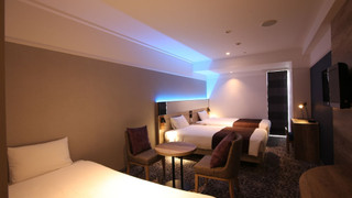 スーペリア ツインルーム+ソファーベッド (洗い場つきバスルーム、トイレ仕切り)