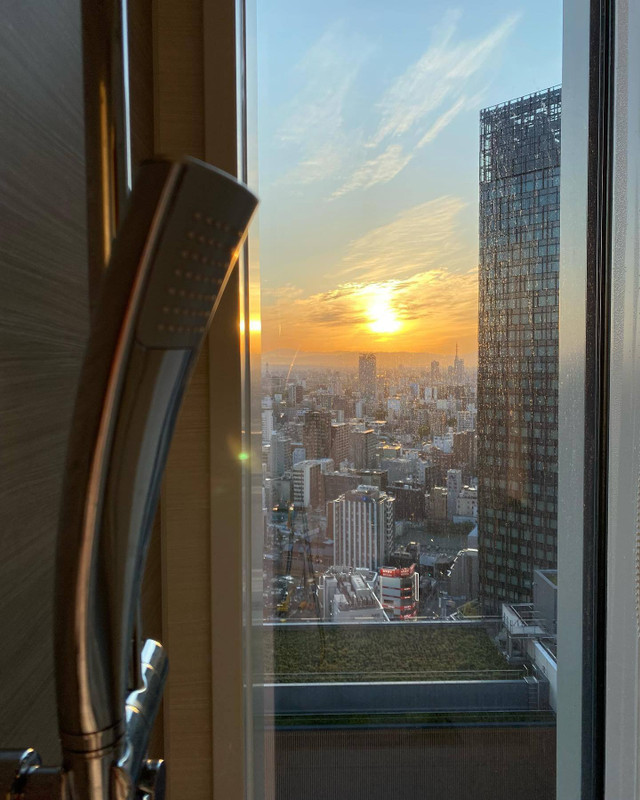 早起きしたので朝風呂を楽しみました。お風呂から景色が眺められるのも最高です。