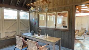 客室内のダイニングエリア / 8