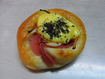 「ドンキイ」料理 897165 バジルハムロール（160円）