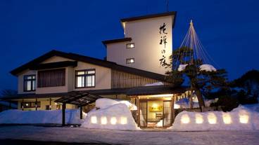 施設の正面 (日没後) / 2