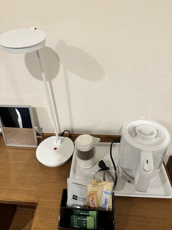 無料のペットボトルの水はありません