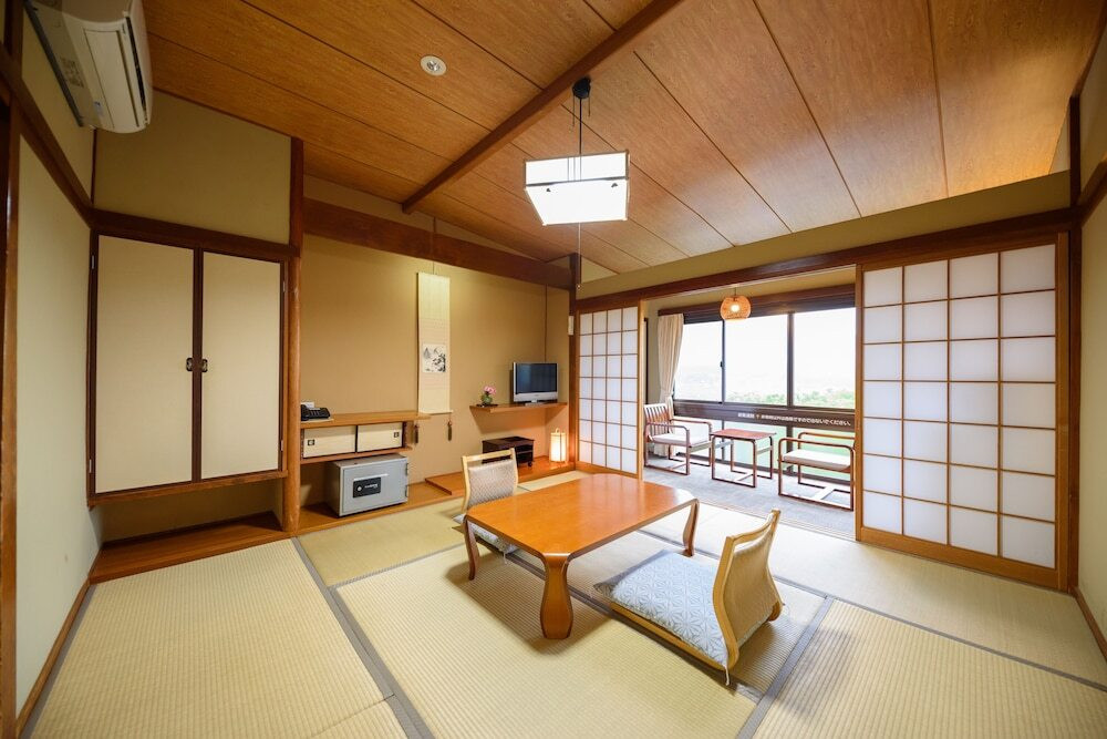 本館・和室8畳 ①