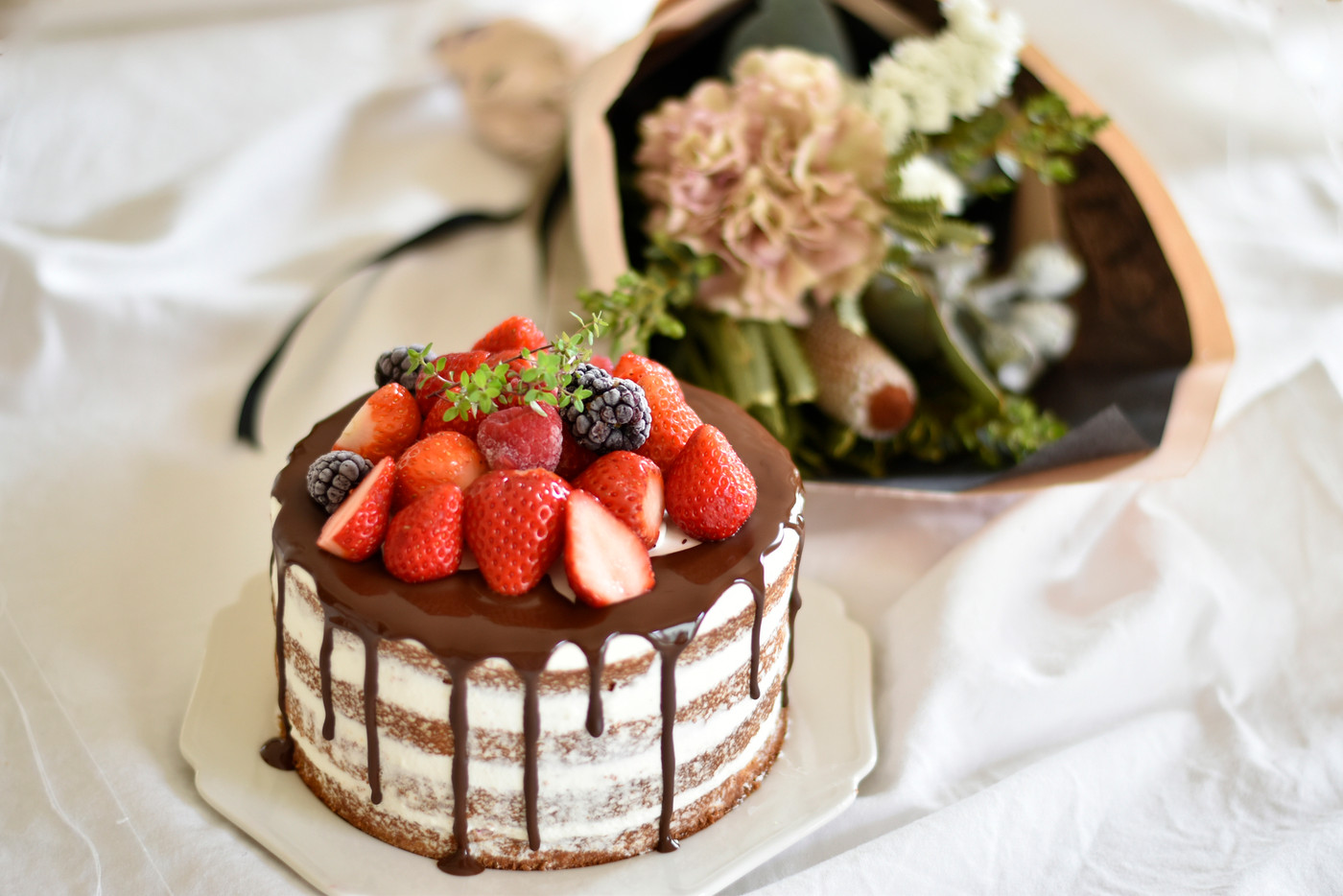 ドリップケーキと花束