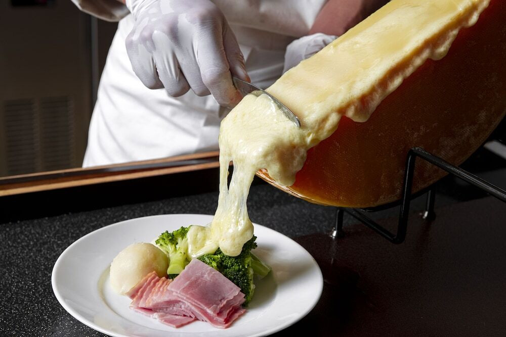 夕食一例／ラクレットチーズ