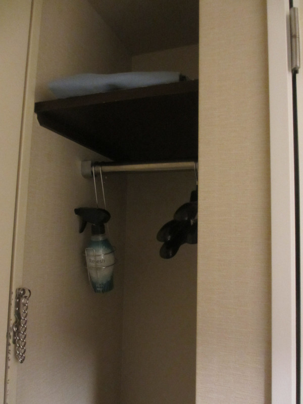 ドア付近なので、服を挟まないよう要注意