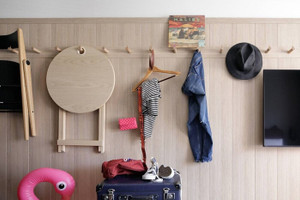 壁にかけて収納することでスッキリ