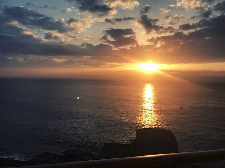 朝は早起きして、温かいお茶を飲みながら日の出の時間を待ちました。