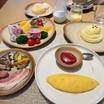 朝食にはオムレツやエッグベネディクトも