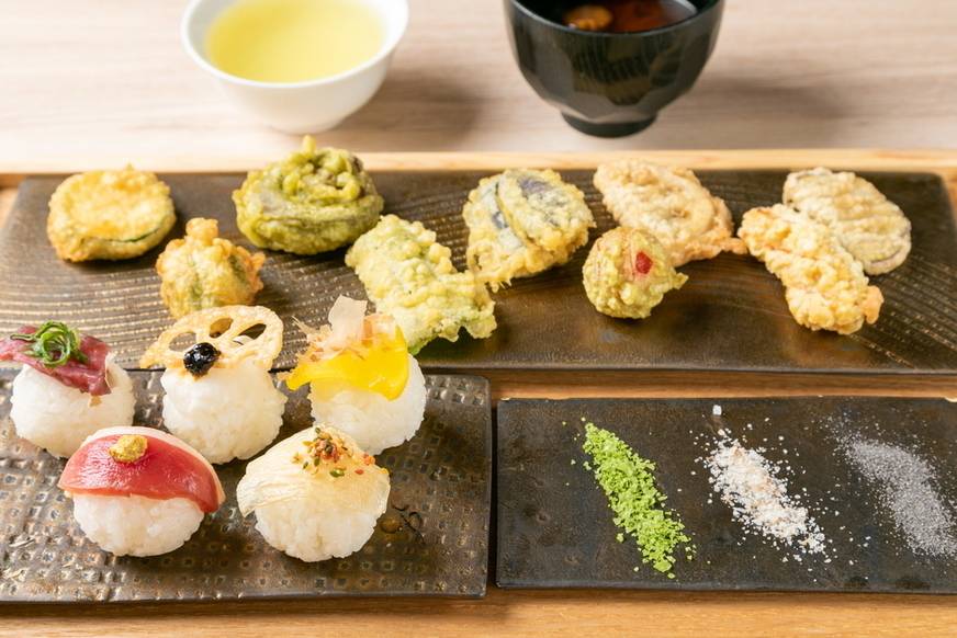 天ぷらと手まり寿司 都 料理 / 1