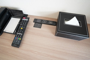 テーブルにあるコンセントも便利