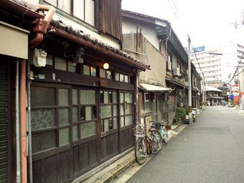 「うてな喫茶店」 外観 41204775 昭和レトロ漂う中崎町。手前左が｢うてな喫茶店｣