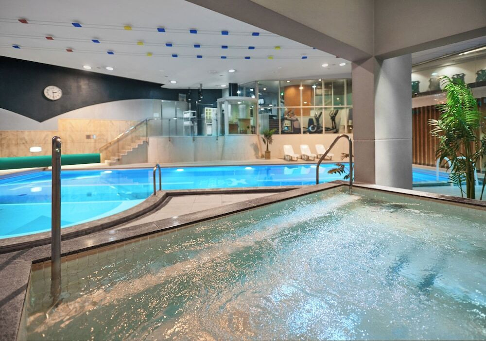 女子会にぴったり♪夏季限定のナイトプールも3980483