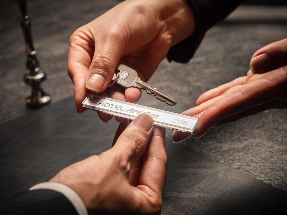 チェックイン / チェックアウト キオスク