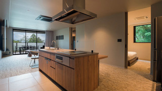 [C] 2クイーンベッド + 1キングベッド / ペット不可 6名定員 禁煙