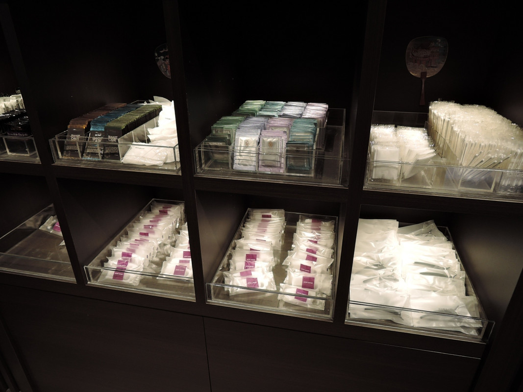 フロント横にあるアメニティグッズ