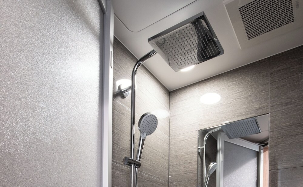 バスルームのシャワー