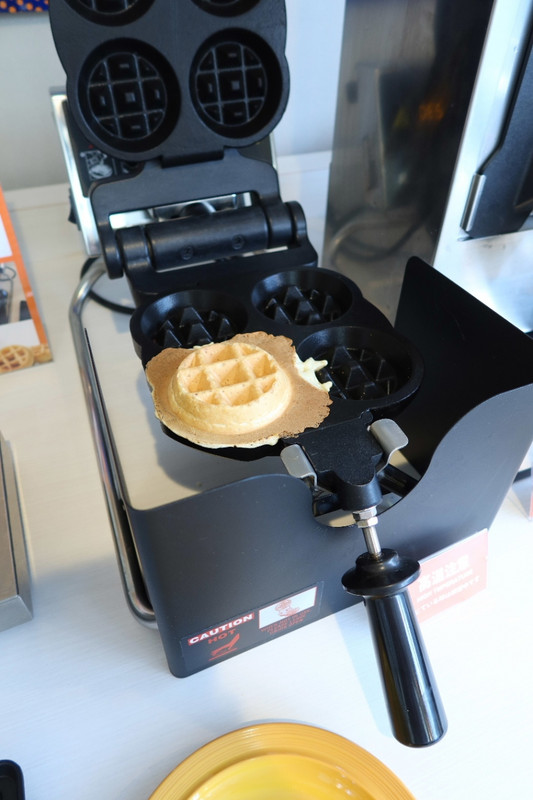 ワッフル作成中。