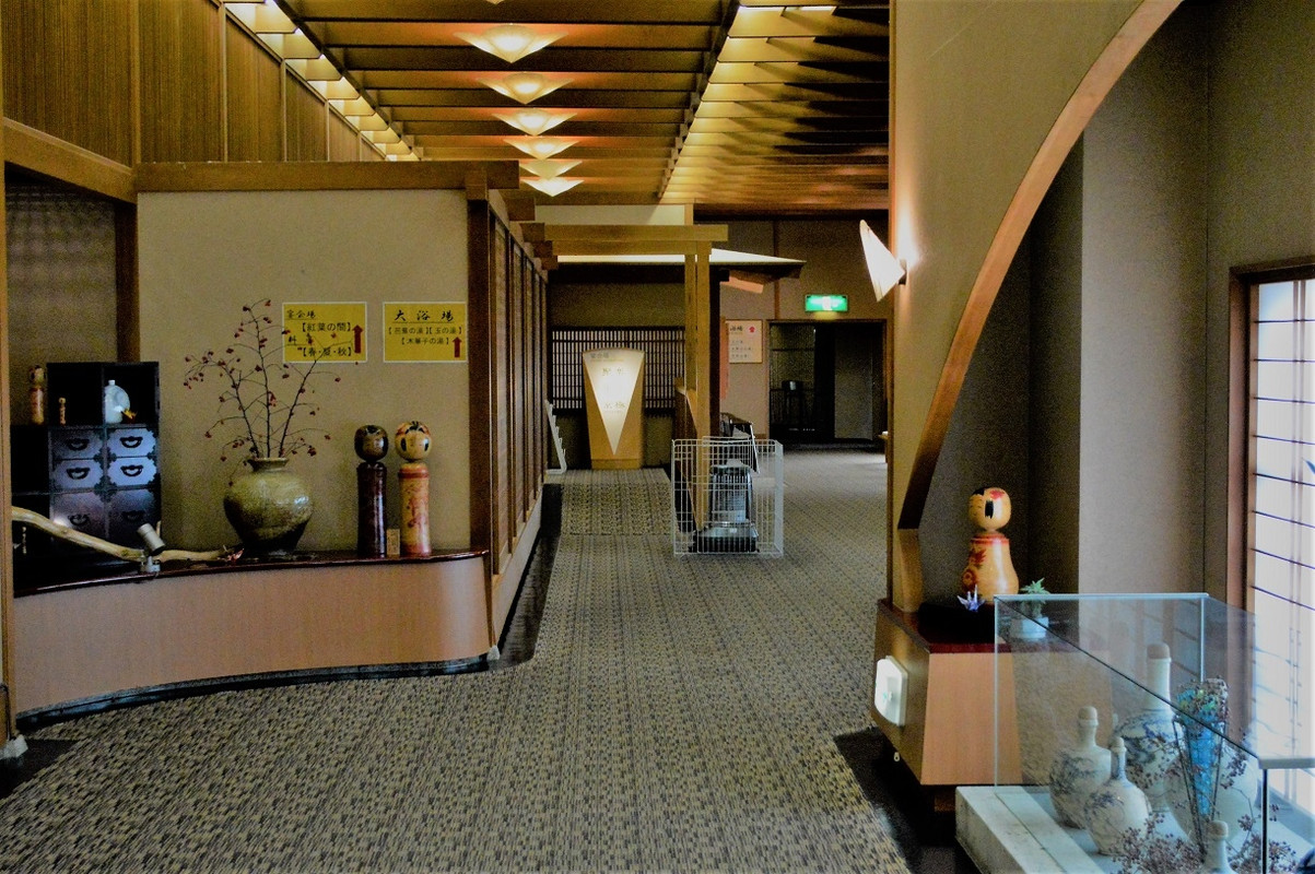 フロントへの通路