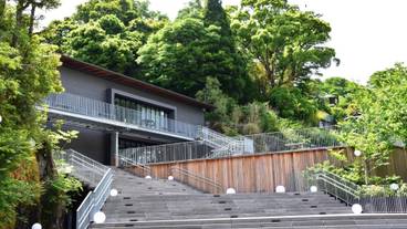 万葉公園内「湯河原惣湯 Books and Retreat」 / 2