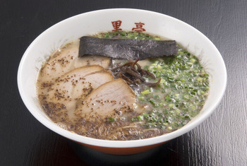 「黒亭」料理 1196081 ラーメン　680円