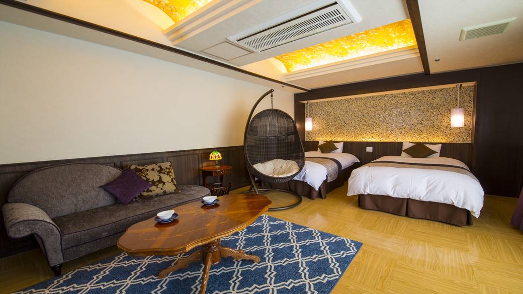 大型ベッドのある洋室ツイン / 5