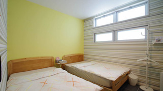 個室 [2名様] (120cmセミダブルベッド2台) WiFi完備! 禁煙