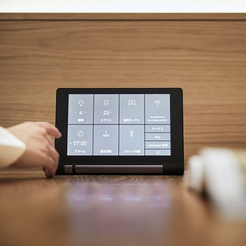 タブレット端末が便利！カーテンとアラームの連動で気持ち良い朝を3728261
