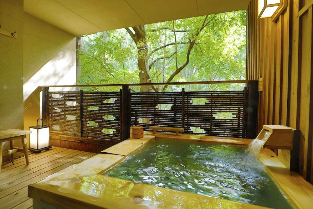 伊勢神宮の美しい森を見渡す宿4276645