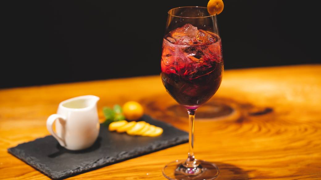 大人が語らうバーで
〆パフェも堪能 / 3