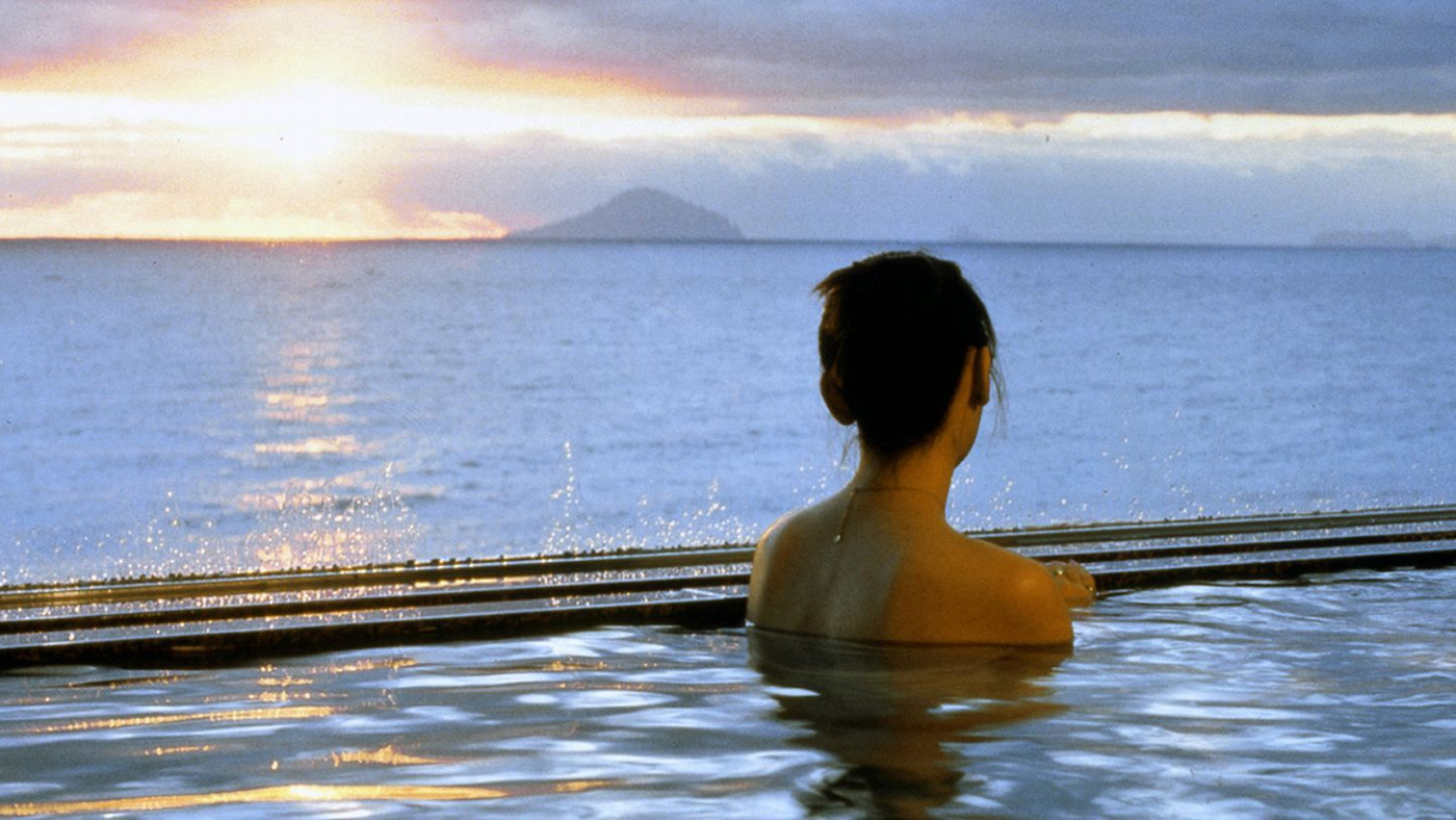 海を眺めながらハンモックでうたた寝する至福の時間3528079