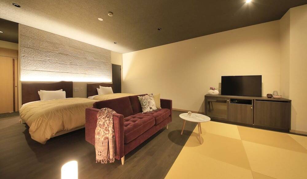 モダンでおしゃれな
客室へ / 3