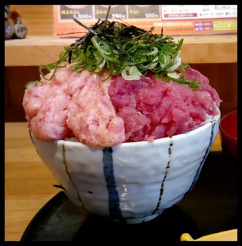 「魚楽」 料理 75057703 マグロ2色丼