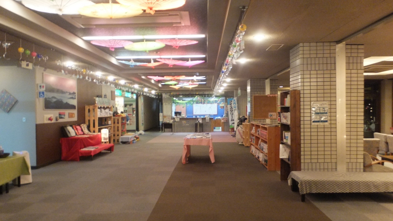 宿泊者の風呂に行くフロント経由、もう1つは日帰りの風呂は別に