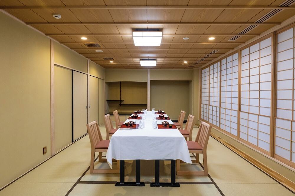 旅館のお食事処