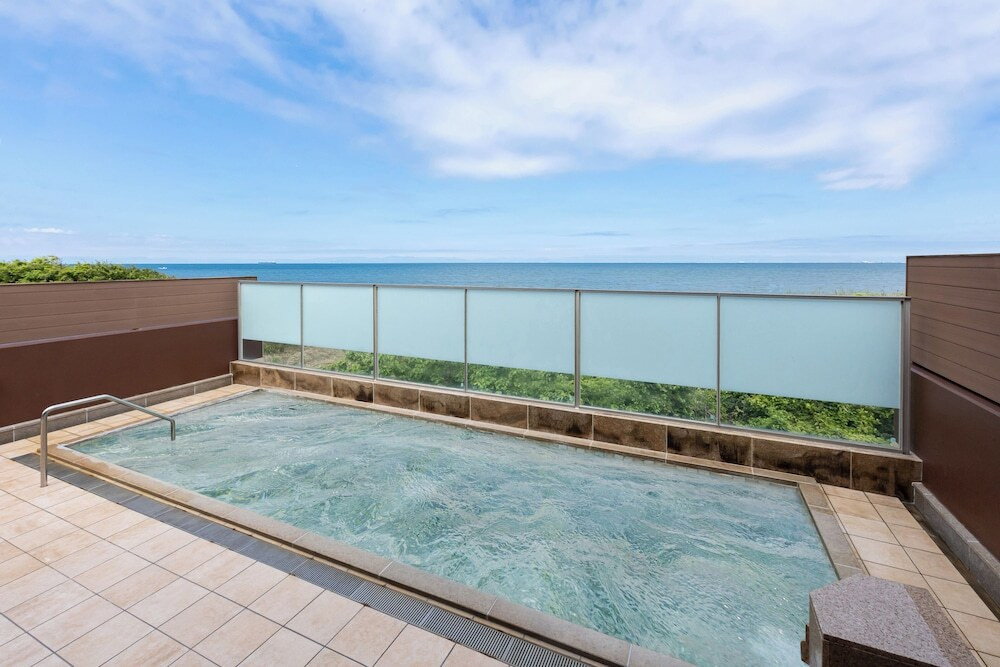 伊勢湾を望む空間でバラエティ豊かなビュッフェを堪能4011114