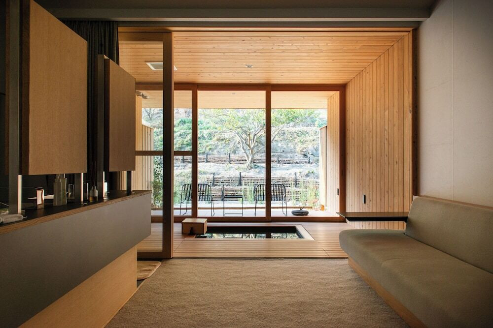 美しい和空間とアートが楽しめる本格旅館3926902