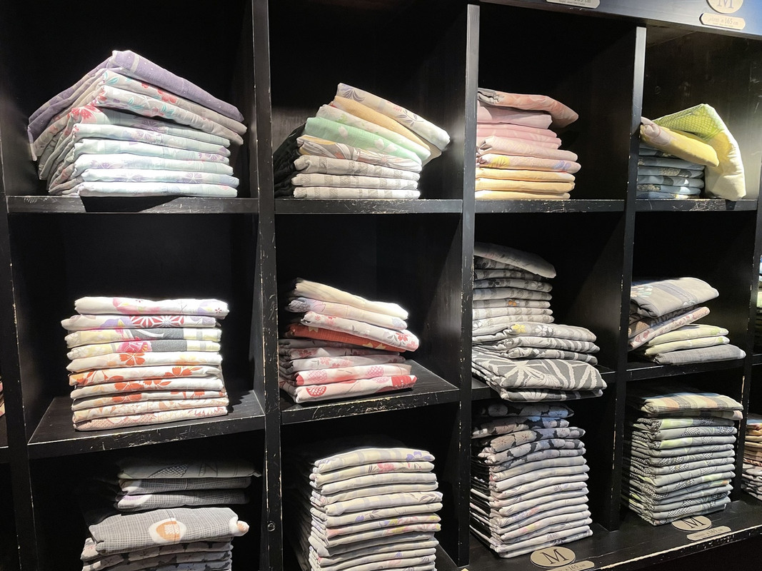 女性には選べる色浴衣