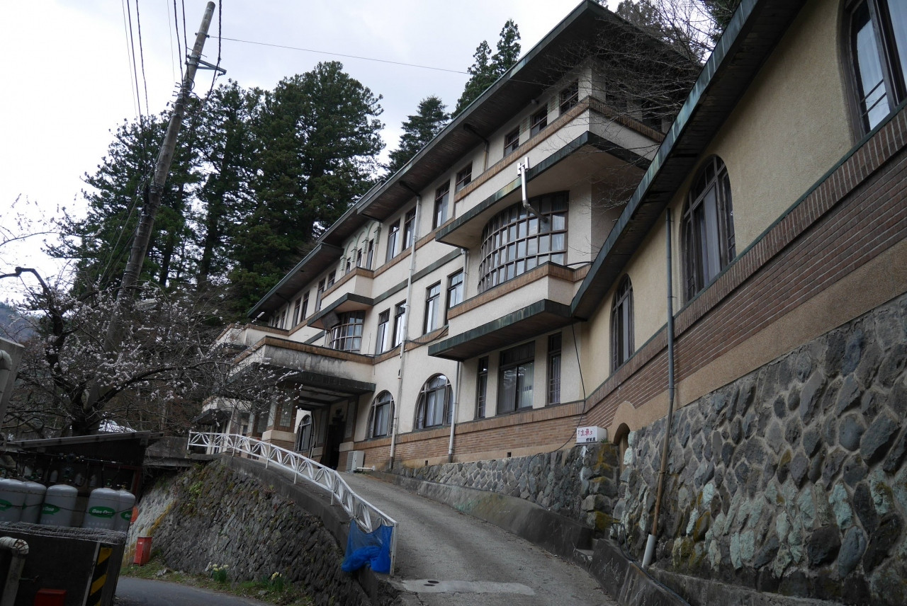 大自然の中の露天風呂で都会を忘れて3486562