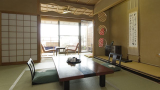 和室10畳+月見台テラス [源泉かけ流し露天風呂]
