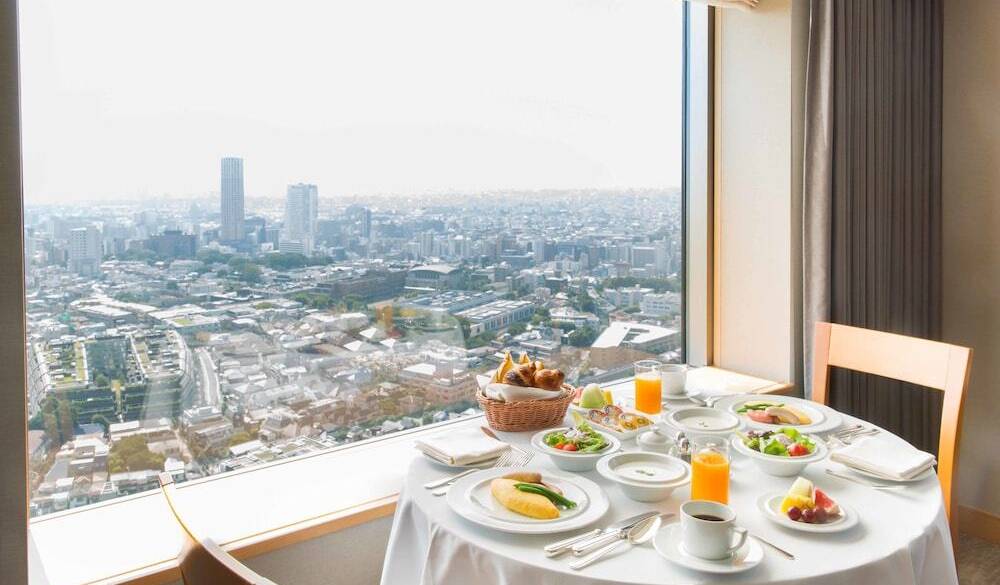 景色を眺めていただく朝食 / 1