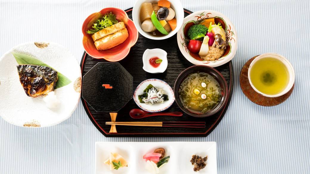 和の定食が彩る
おいしい朝食時間 / 1