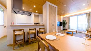 客室内のダイニングエリア / 17